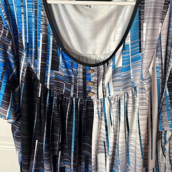 Plus size 4xl flowy blue and black tunic top - Picture 2 of 2